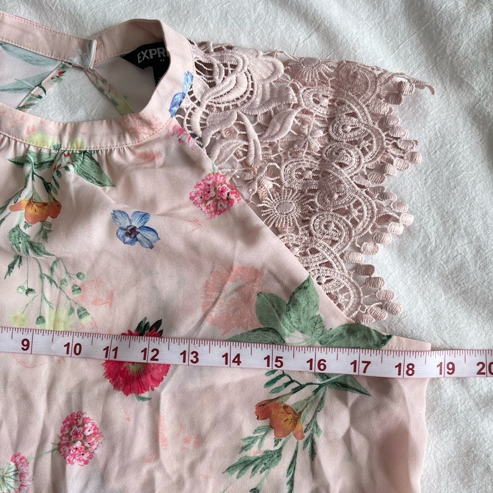 Express Pink Floral Lace Halter Top Sz M Romantic Fairycore Cottagecore Feminine - Picture 9 of 13